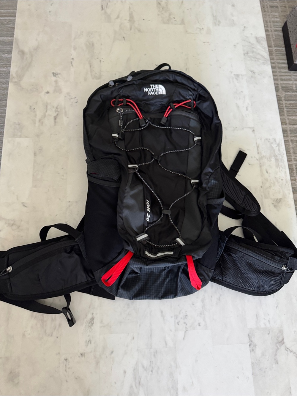 The North Face Ion 20 daypack TNF Black & Red